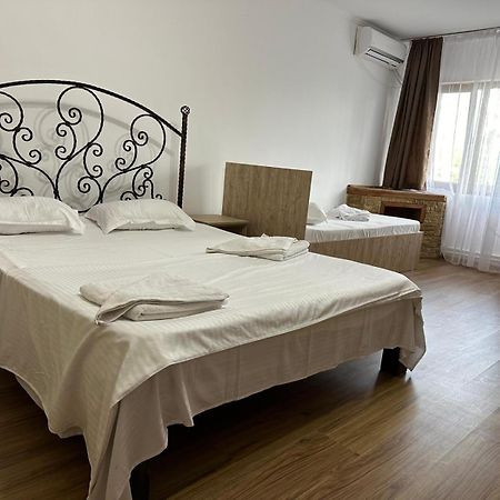 Pensiune Restaurant Rustic Rm Sarat Rimnicu Sarat Esterno foto