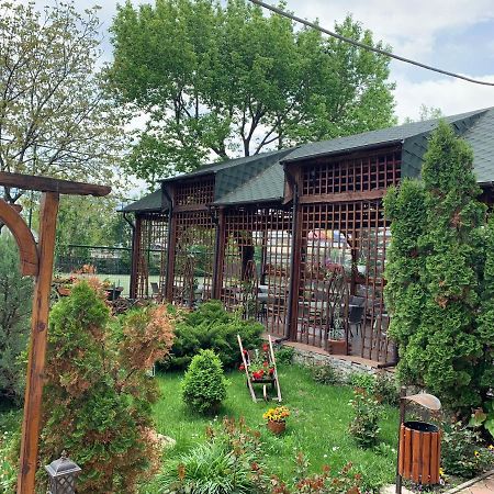 Pensiune Restaurant Rustic Rm Sarat Rimnicu Sarat Esterno foto