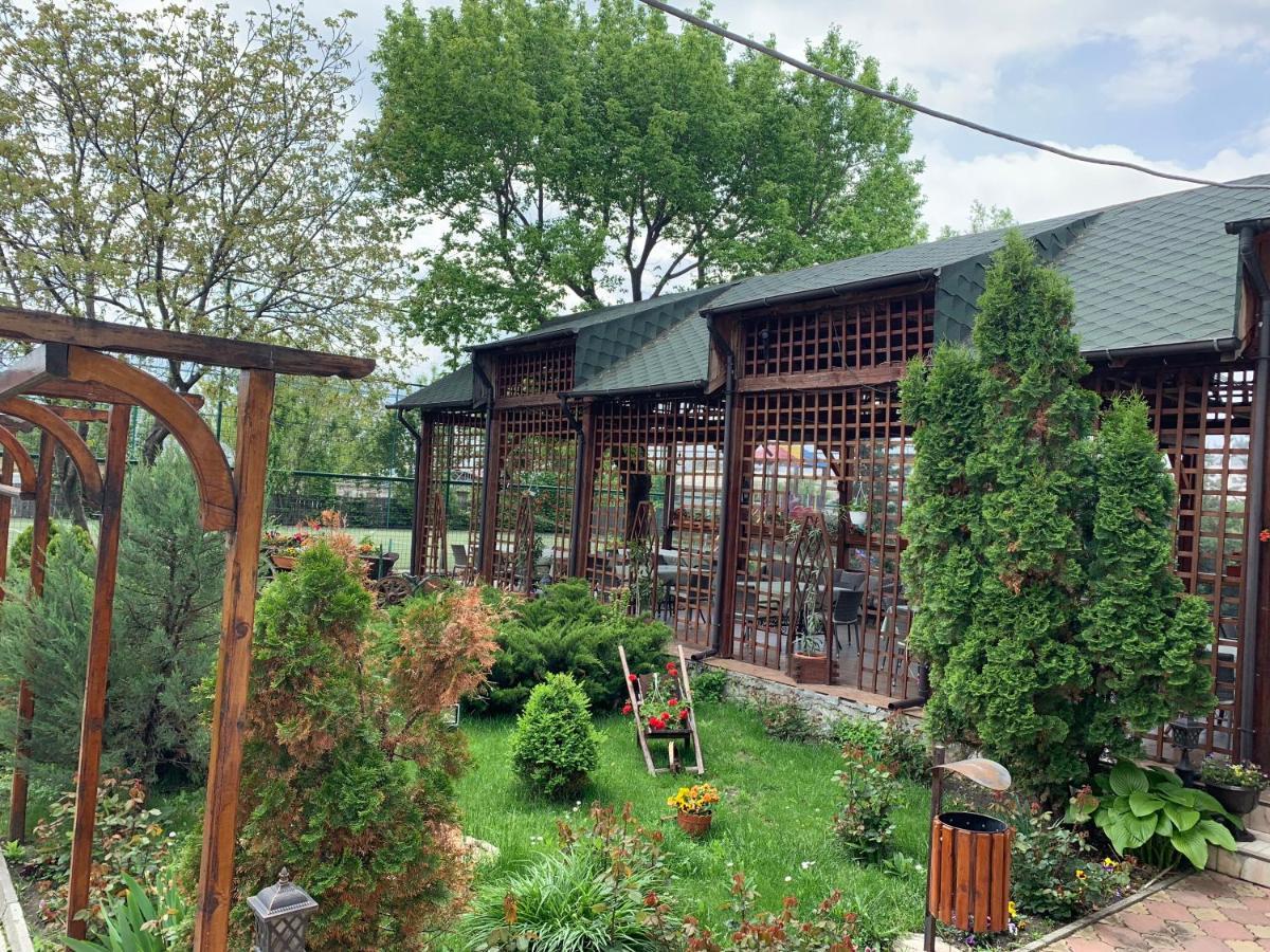 Pensiune Restaurant Rustic Rm Sarat Rimnicu Sarat Esterno foto