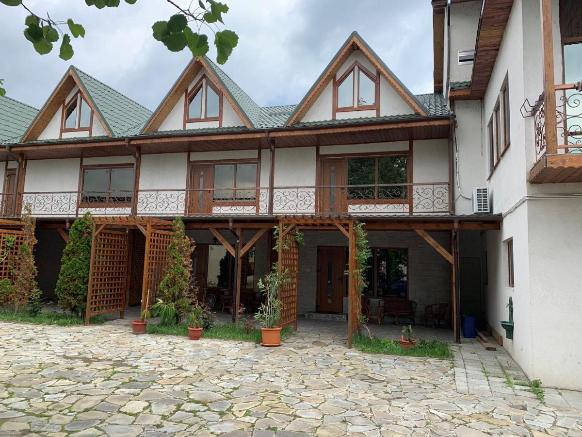 Pensiune Restaurant Rustic Rm Sarat Rimnicu Sarat Esterno foto