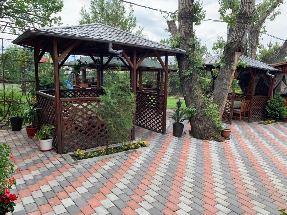 Pensiune Restaurant Rustic Rm Sarat Rimnicu Sarat Esterno foto